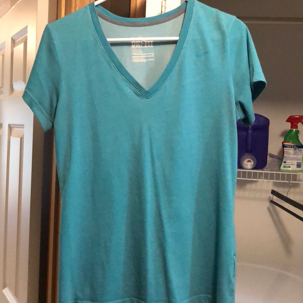 Nike drifit soft and light tee! Gently worn.